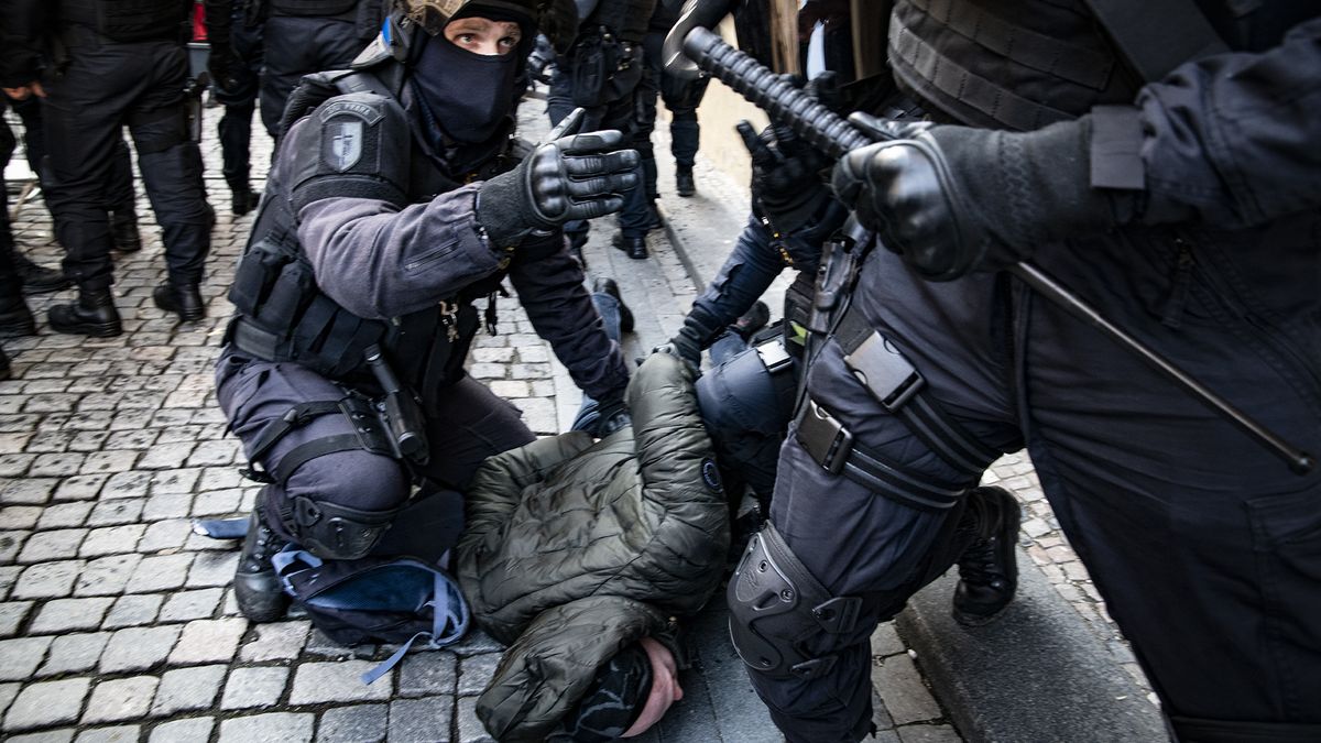 Fotky: Tak to vypadalo v epicentru protivládních demonstrací v Praze